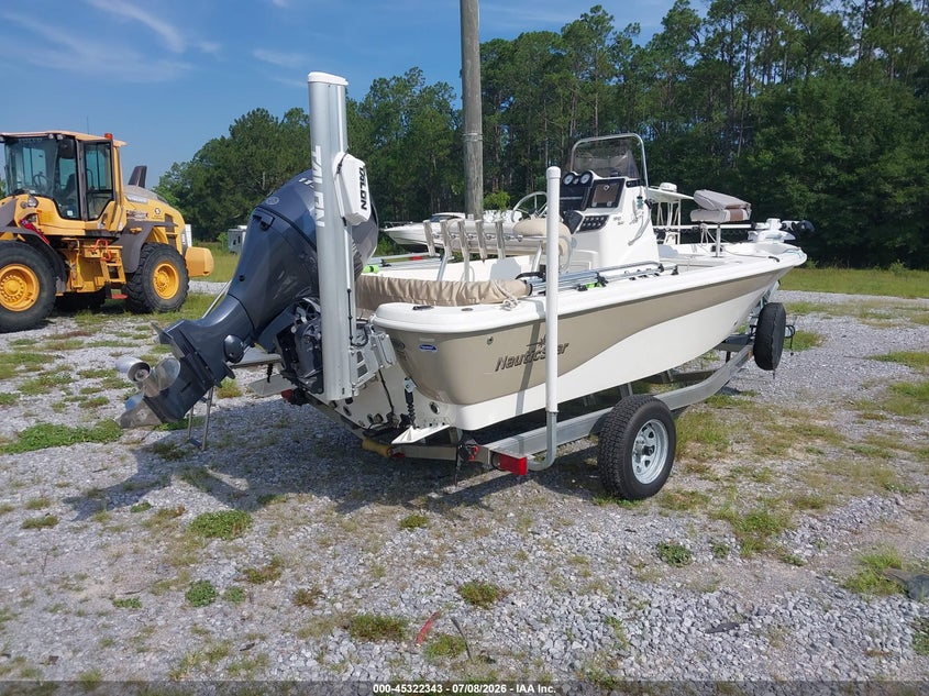 2018 NAUTICSTAR 19' auction photo 4