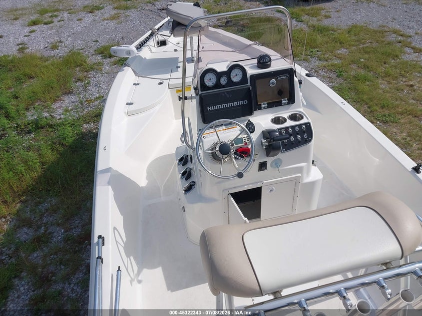 2018 NAUTICSTAR 19' auction photo 5