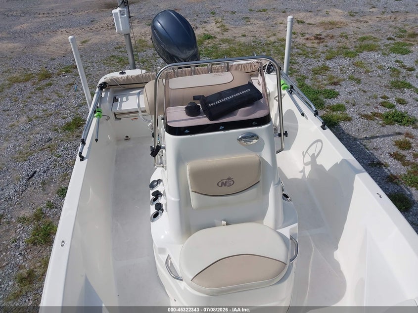 2018 NAUTICSTAR 19' auction photo 8