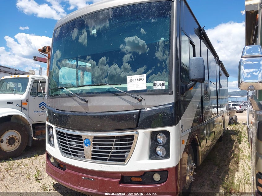 1F66F5DY1J0A05749 2018 Ford F53 photo 1