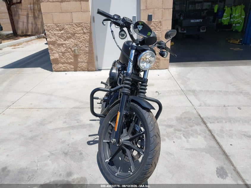 2019 HARLEY-DAVIDSON IRON MOTO 2