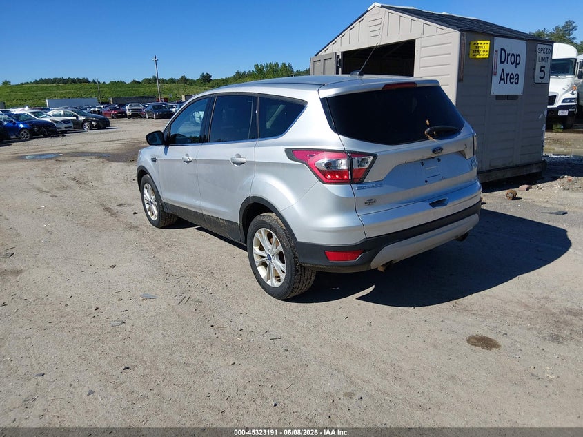 Vin: 1fmcu9gd8hua07759, lot: 45821124, ford escape se 20173
