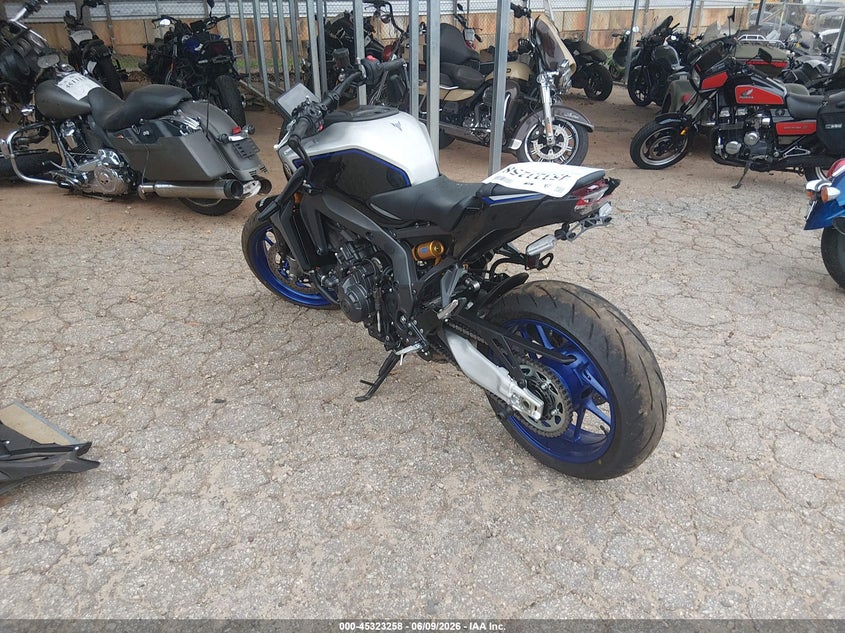 YAMAHA MT09 2025