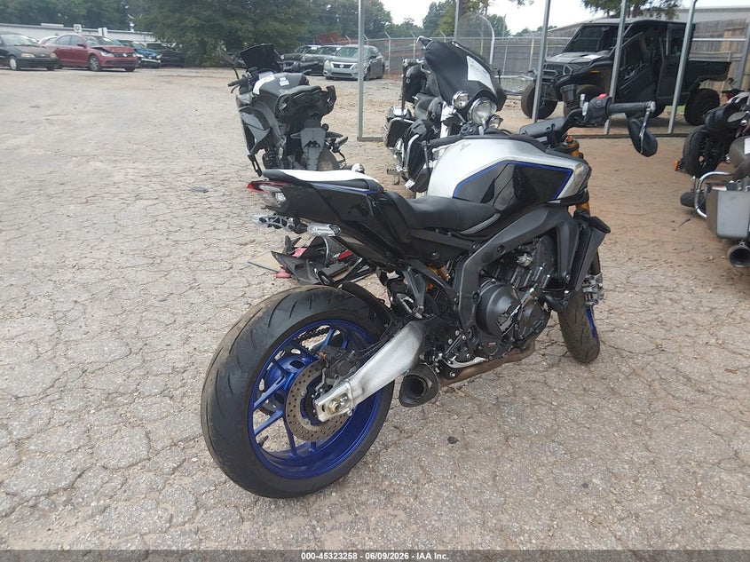 YAMAHA MT09 2025