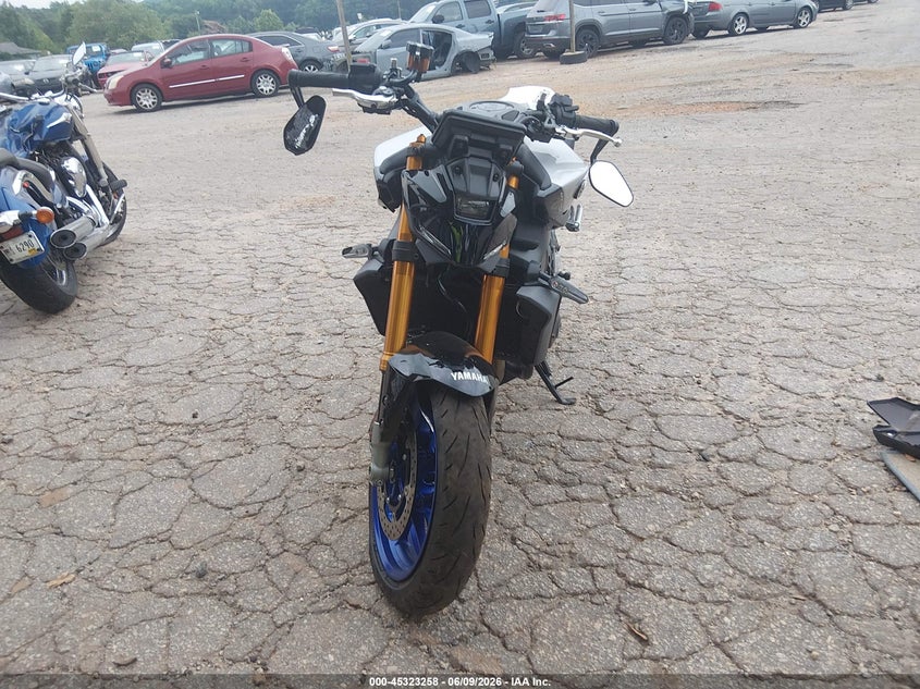 YAMAHA MT09 2025
