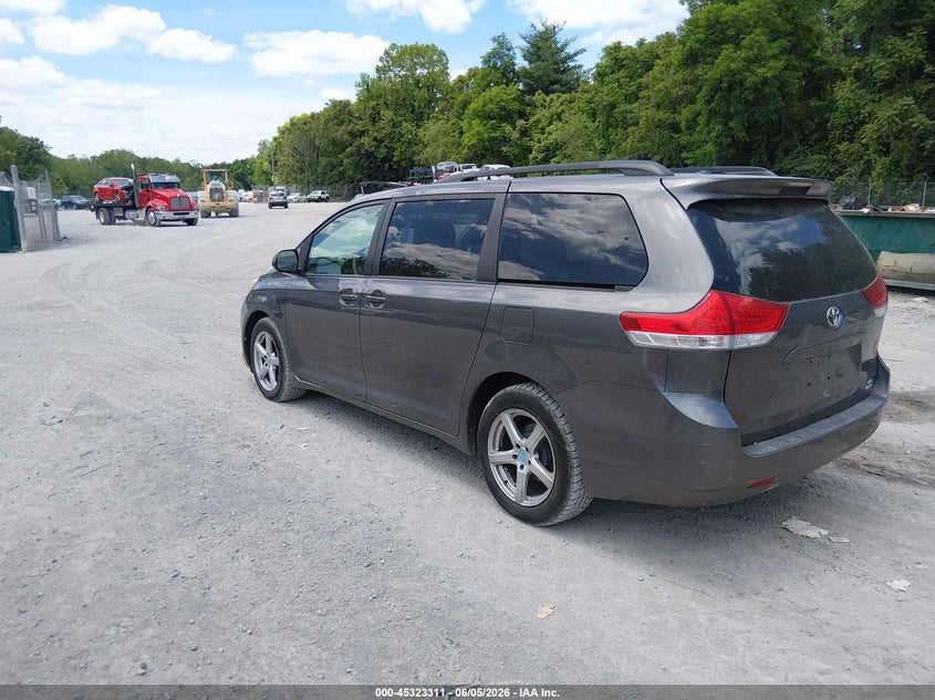 Vin: 5tdjk3dcxbs015223, lot: 45821244, toyota sienna le 20113