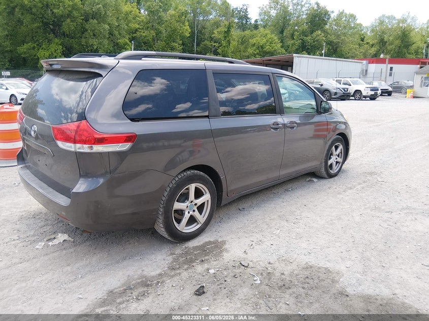 Vin: 5tdjk3dcxbs015223, lot: 45821244, toyota sienna le 20114