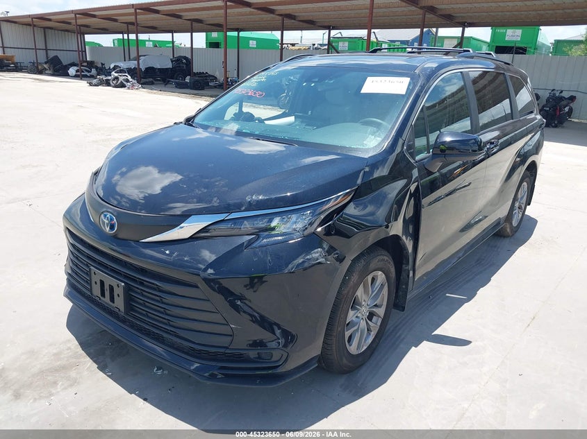 2025 TOYOTA SIENNA auction photo 2