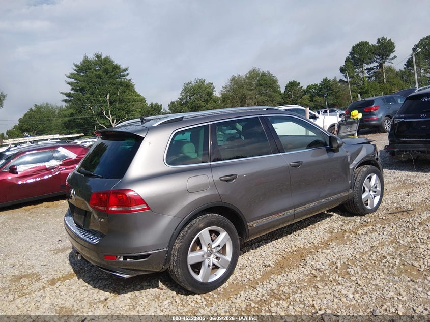 2013 VOLKSWAGEN TOUAREG auction photo 4