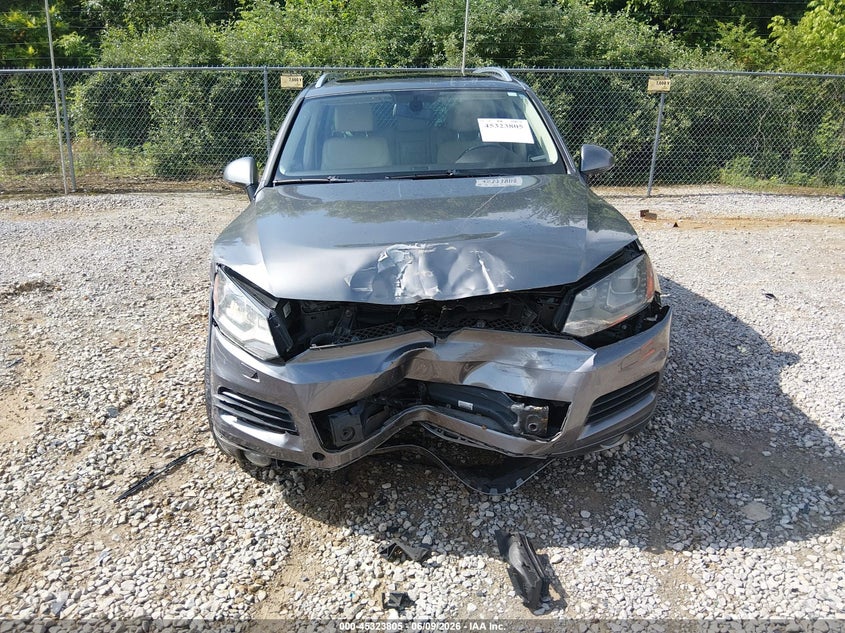 2013 VOLKSWAGEN TOUAREG auction photo 6