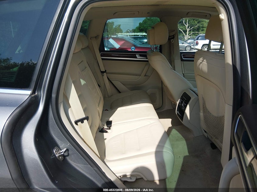 2013 VOLKSWAGEN TOUAREG auction photo 8