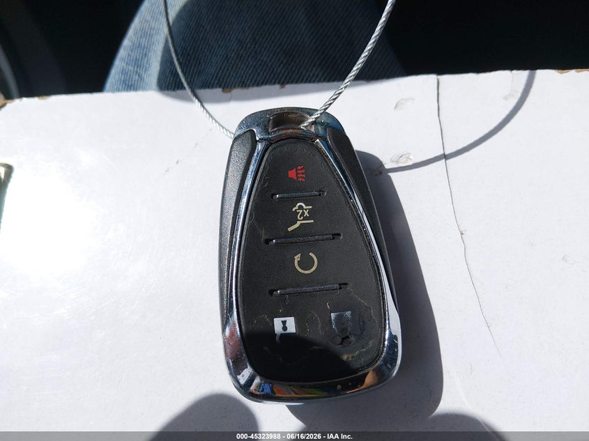 VIN 2GNAXJEV0J6301037 2018 CHEVROLET EQUINOX LT