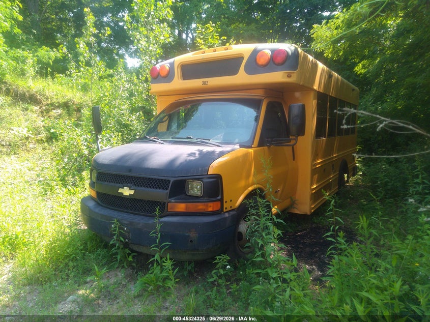 2011 CHEVROLET BUS EXPRESS CUTAWAY auction photo 2