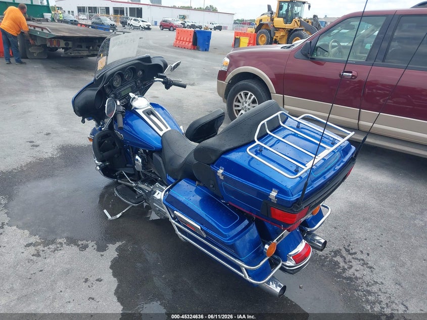 2010 HARLEY-DAVIDSON FLHTCU auction photo 3