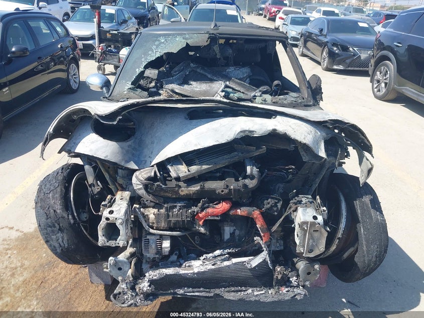 2005 Mini Cooper S VIN: WMWRH33475TF81812 Lot: 45324793