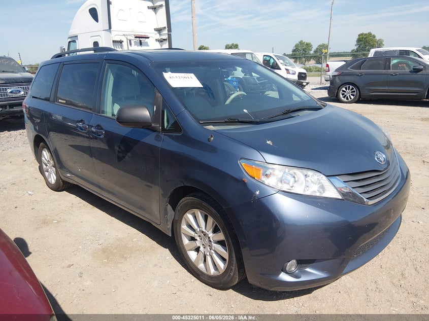 Vin: 5tddk3dcxds067998, lot: 45822944, toyota sienna xle 7 passenger 2013 img_1