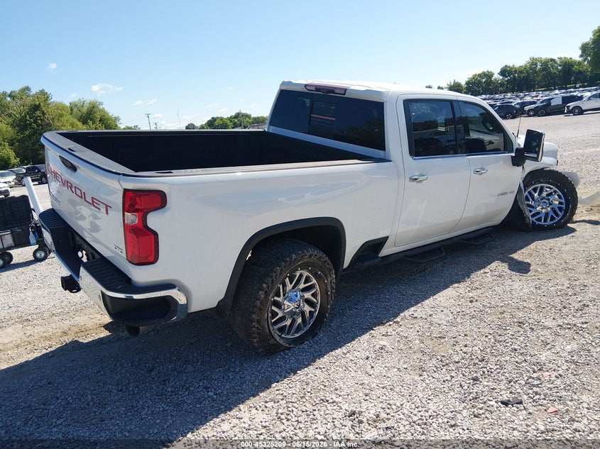 2021 CHEVROLET SILVERADO 2500HD 4WD STANDARD BED LTZ — Photo 4