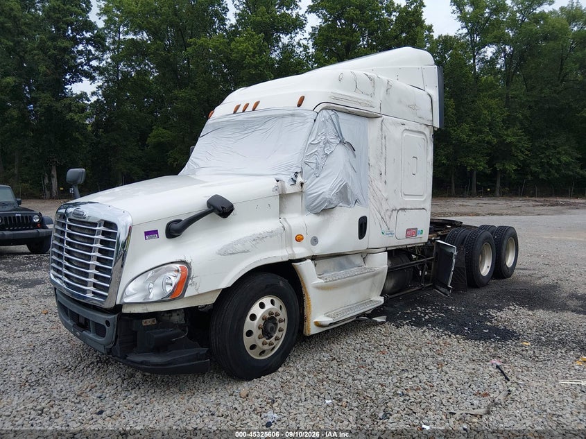2015 FREIGHTLINER CASCADIA 125 auction photo 2