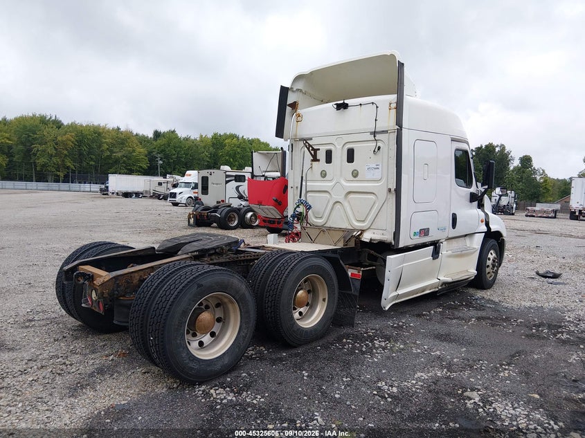 2015 FREIGHTLINER CASCADIA 125 auction photo 4