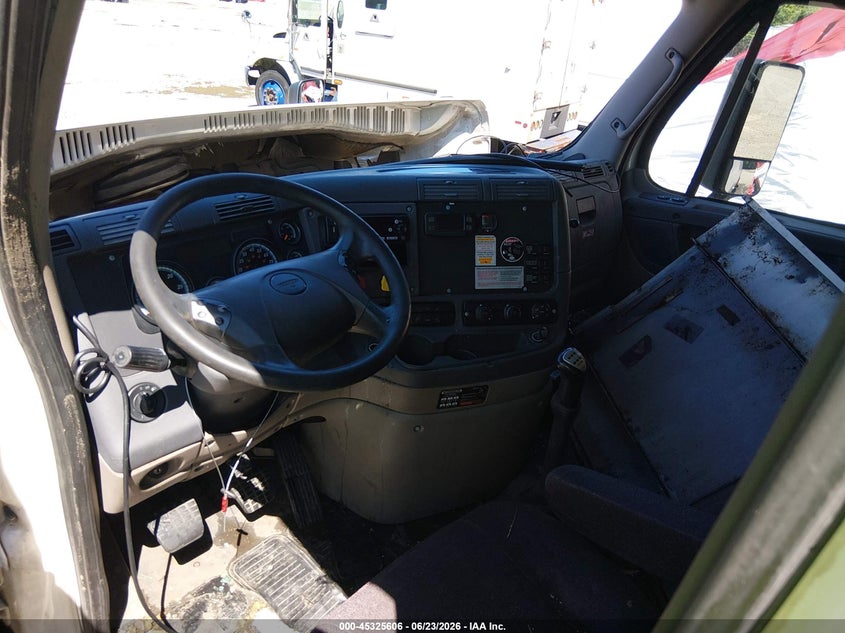 2015 FREIGHTLINER CASCADIA 125 auction photo 5