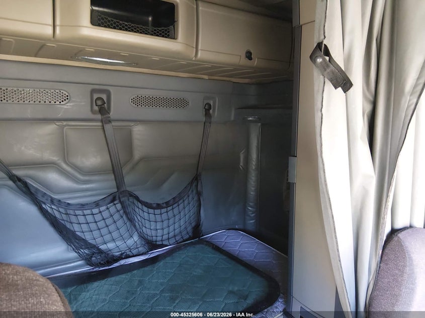 2015 FREIGHTLINER CASCADIA 125 auction photo 7