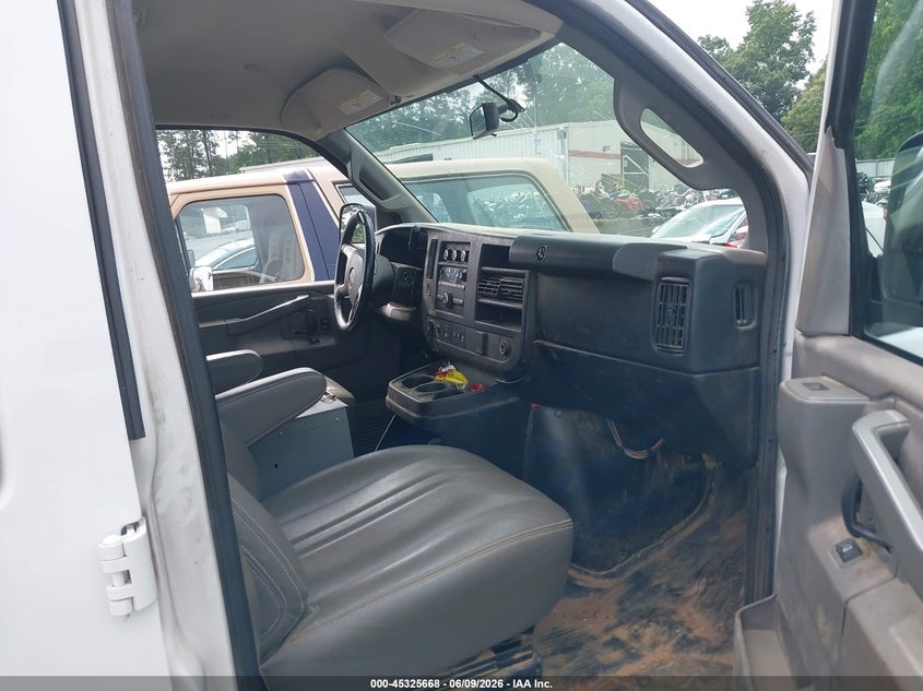 2016 GMC SAVANA 2500 auction photo 5