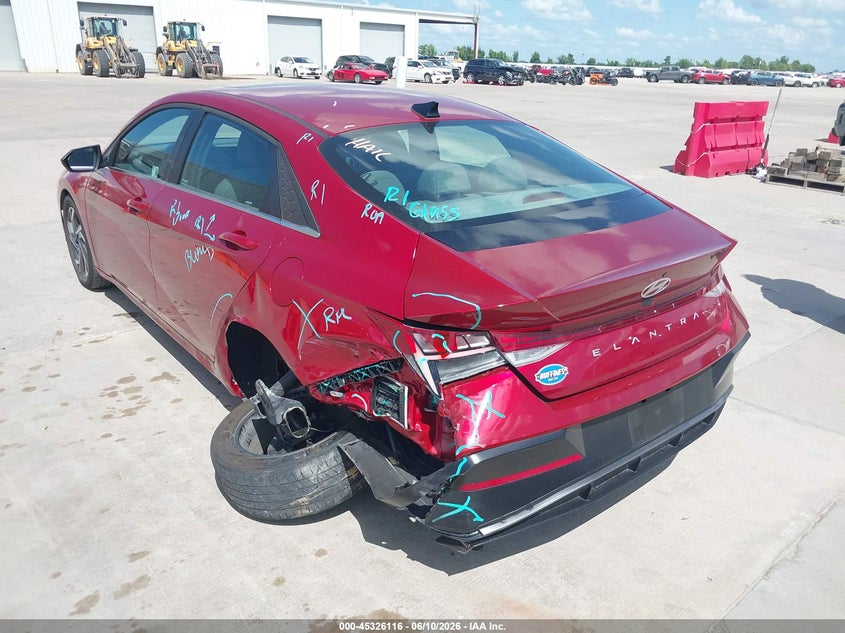 2025 HYUNDAI ELANTRA auction photo 3