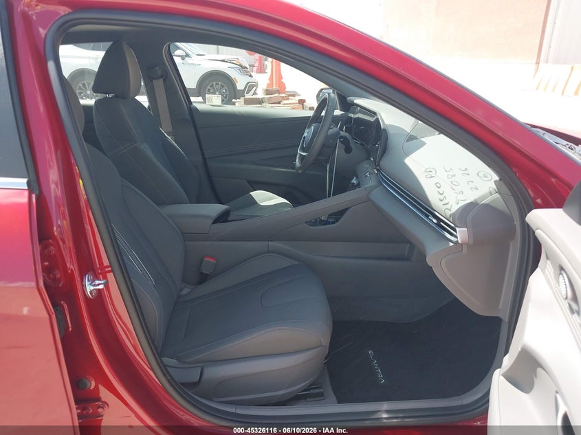 2025 HYUNDAI ELANTRA auction photo 5