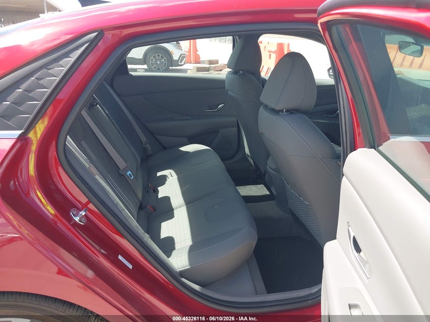 2025 HYUNDAI ELANTRA auction photo 8