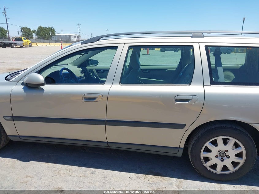 2002 Volvo V70 2.4 VIN: YV1SW61R221183738 Lot: 45326263