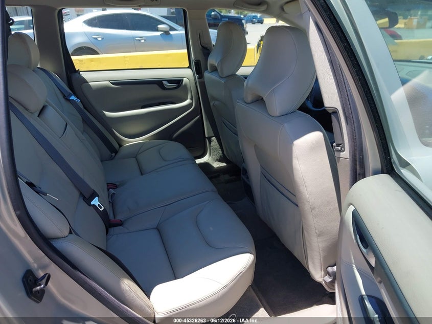 2002 Volvo V70 2.4 VIN: YV1SW61R221183738 Lot: 45326263