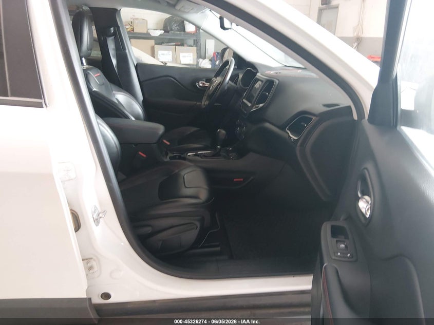 2019 JEEP CHEROKEE auction photo 5