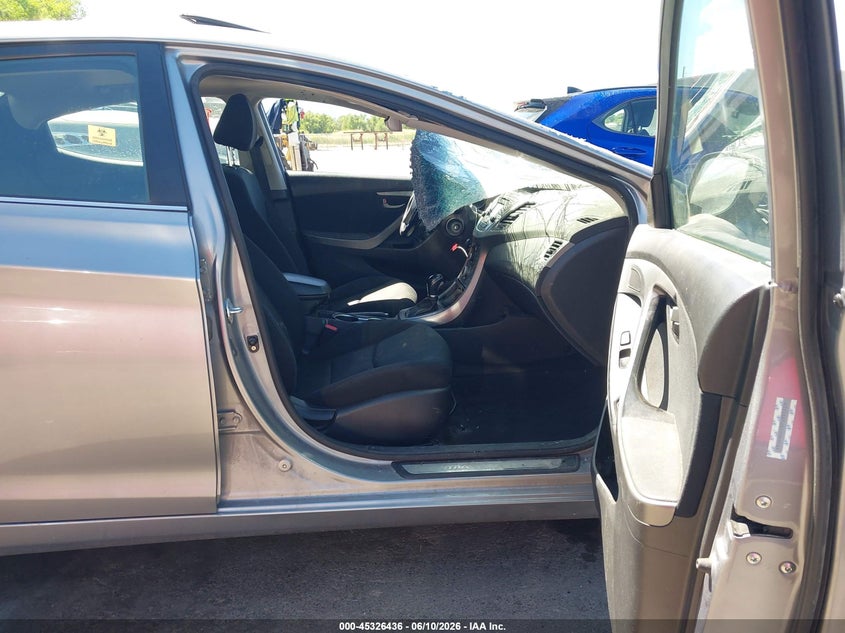2015 HYUNDAI ELANTRA auction photo 5
