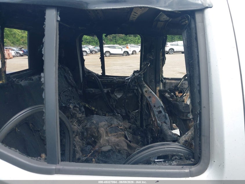 2019 NISSAN FRONTIER auction photo 8
