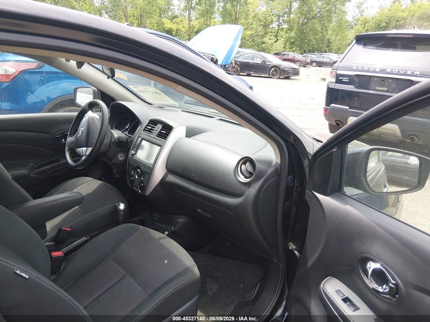 2019 NISSAN VERSA auction photo 5