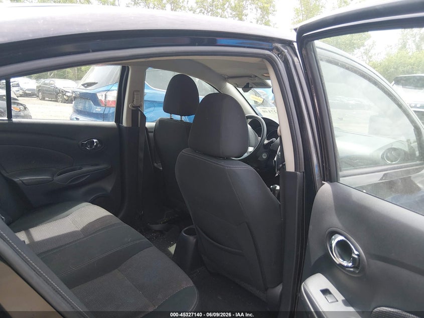 2019 NISSAN VERSA auction photo 8