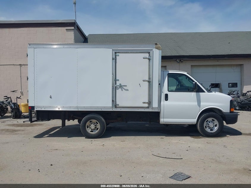2016 CHEVROLET EXPRESS CUTAWAY 3500 — Photo 16