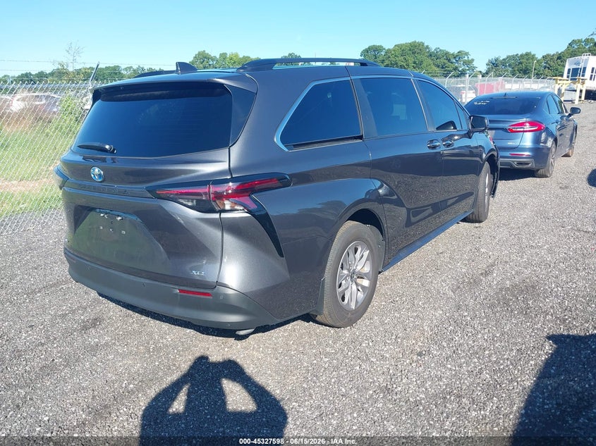 2025 TOYOTA SIENNA 2.5L I-4 DI, DOHC, V(VIN: 5TDYRKEC3SS250324
