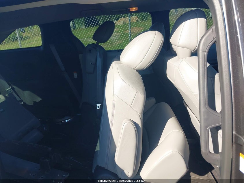 2025 TOYOTA SIENNA 2.5L I-4 DI, DOHC, V(VIN: 5TDYRKEC3SS250324