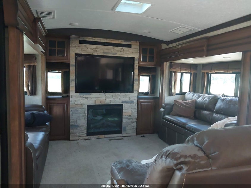 2016 KEYSTONE MONTANA SERIES M-379 auction photo 5