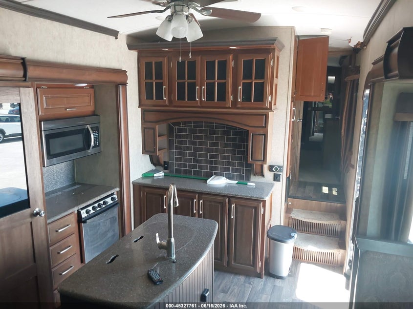 2016 KEYSTONE MONTANA SERIES M-379 auction photo 8