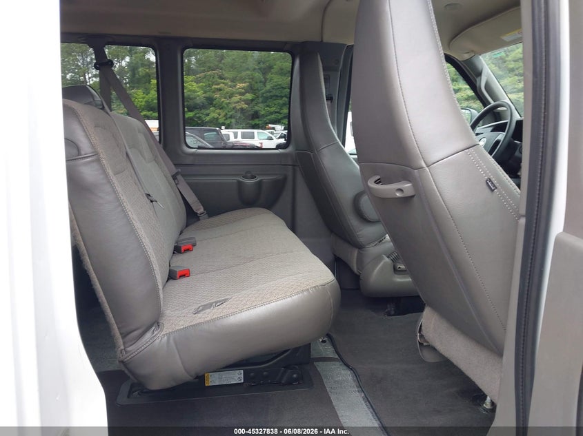 2024 CHEVROLET EXPRESS PASSENGER 6.6L V-8 DI, VVT, 40(VIN: 1GAZGPF79R1275138