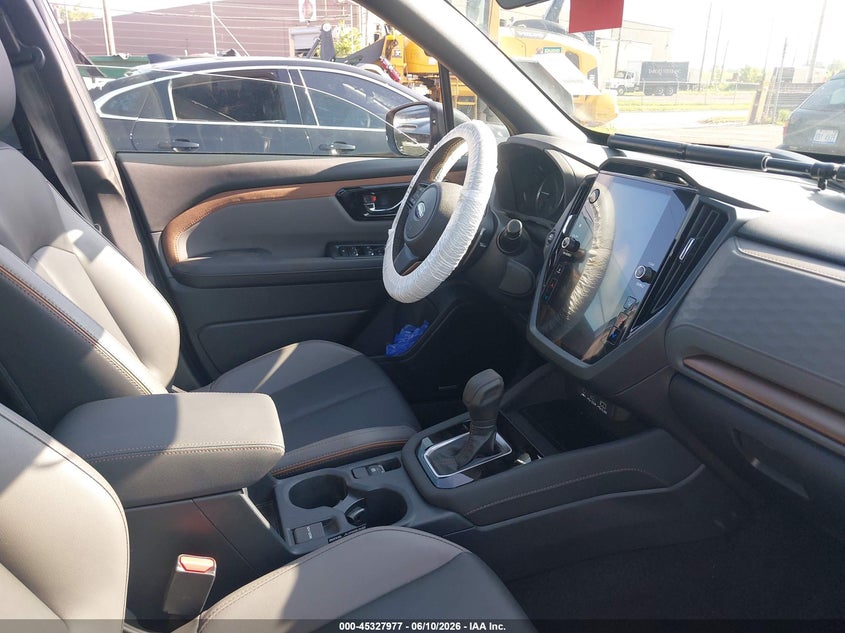2025 SUBARU FORESTER auction photo 5