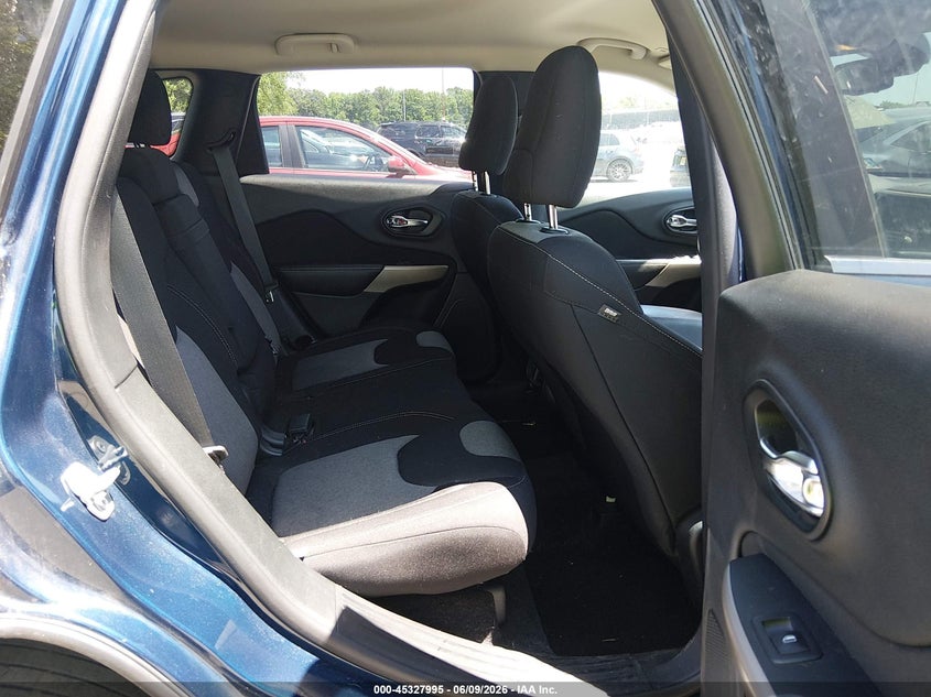 2018 Jeep Cherokee Latitude 4X4 VIN: 1C4PJMCX3JD578986 Lot: 45327995