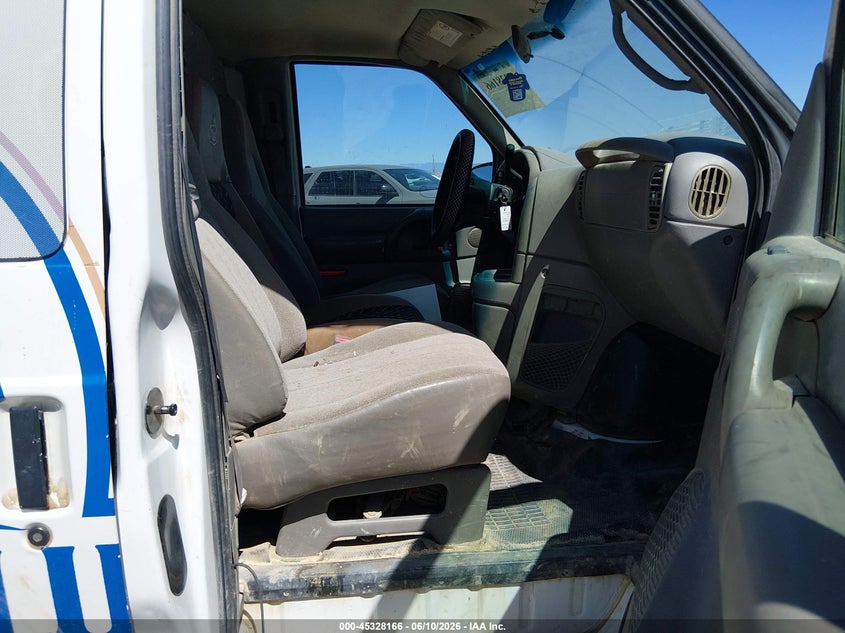 2004 CHEVROLET ASTRO auction photo 5