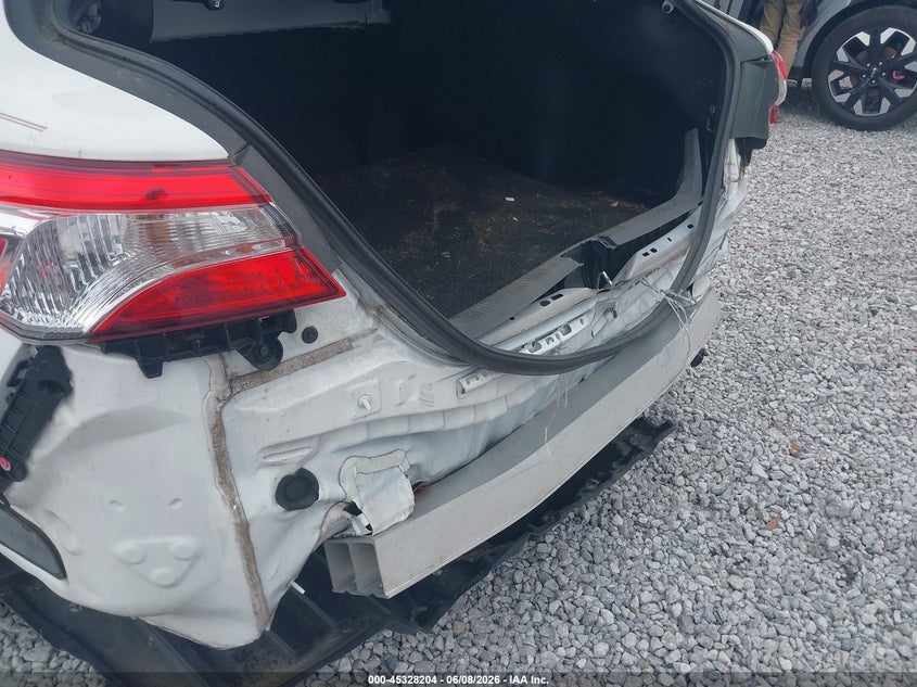 2018 Toyota Camry Le VIN: 4T1B11HK6JU147060 Lot: 45328204