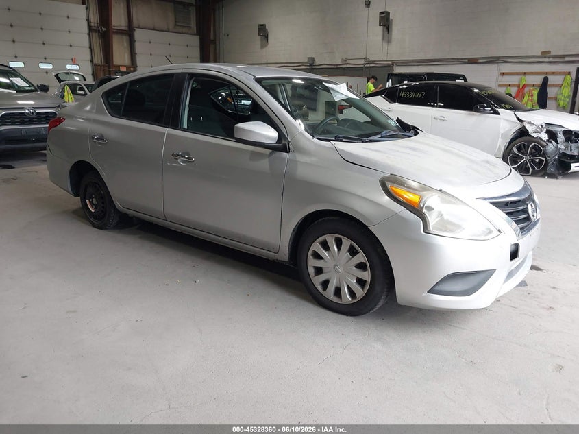 2018 NISSAN VERSA auction photo 1