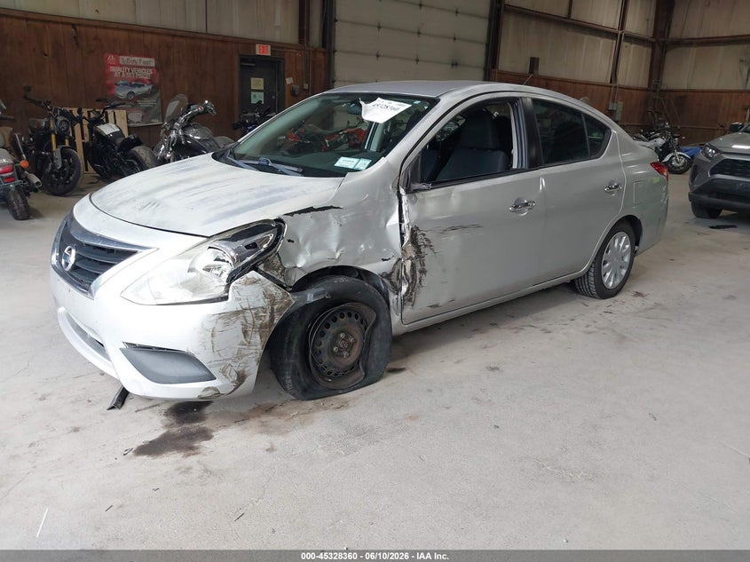 2018 NISSAN VERSA auction photo 2