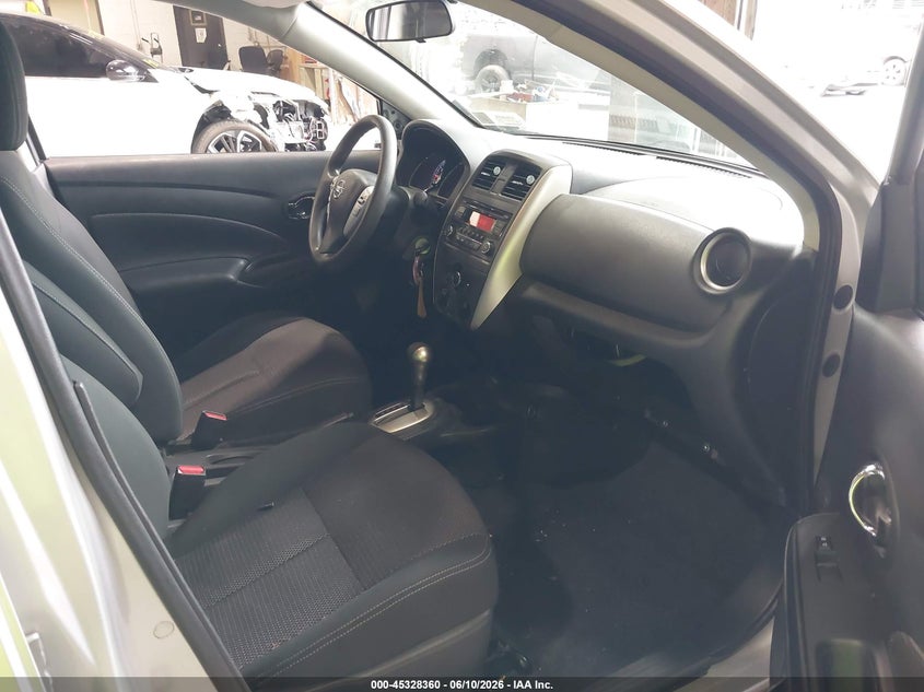 2018 NISSAN VERSA auction photo 5
