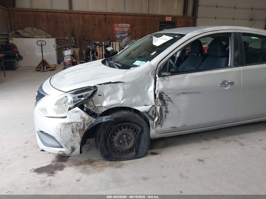 2018 NISSAN VERSA auction photo 6